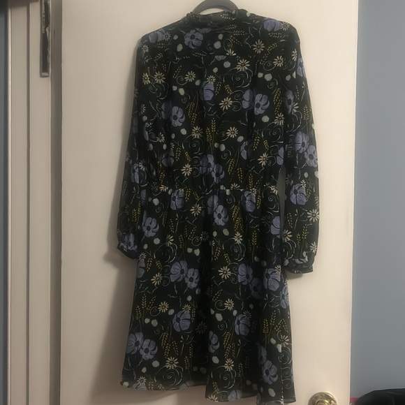 Banana Republic Button front, tie neck dress. Sz Small. - Picture 5 of 5